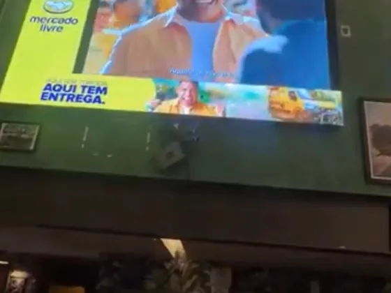 Telão de LED instalado no Banana Café